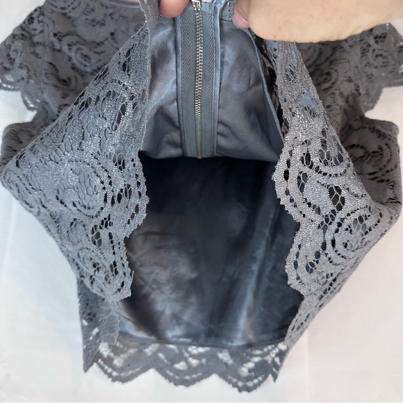 WHITE HOUSE BLACK MARKET Women’s Size 6 Top Blouse Cropped Tee Shirt Lace Lined - Picture 13 of 13